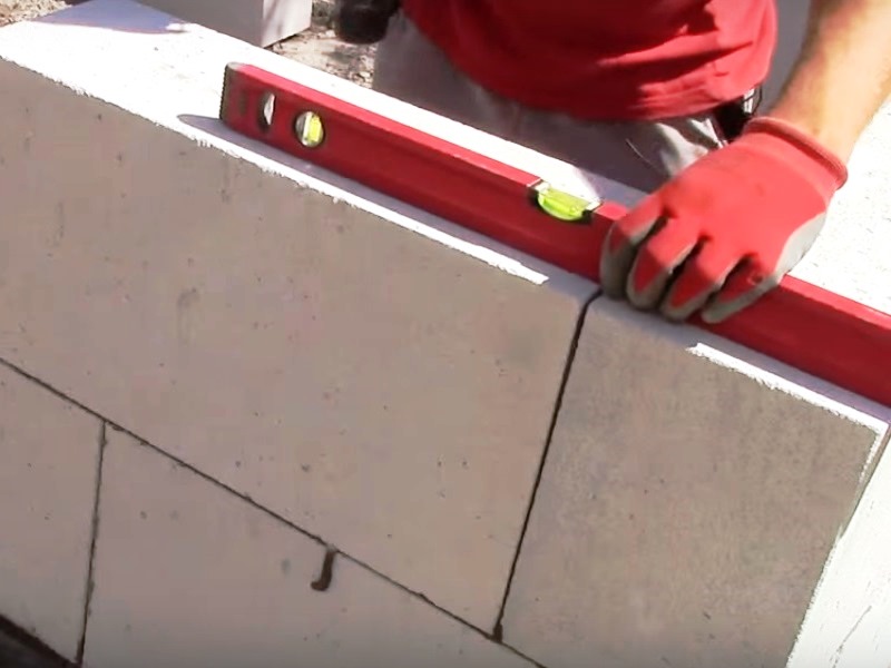 Кладка стен и перегородок из газоблока, пазогребневых плит и кирпича в Смоленске